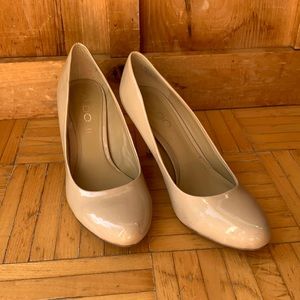 Like new bone patent Aldo heels